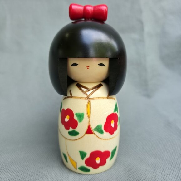 Japanese Woody Craft Wooden Doll Blossoms MADE IN JAPAN Red Bow Kokeshi - Picture 1 of 9